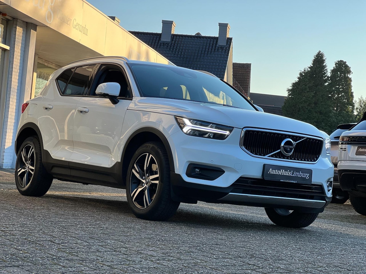 Volvo XC40 - Volvo XC40 2.0 T4 AWD R-Design| Camera|CarPlay|190PK|Leer - AutoWereld.nl