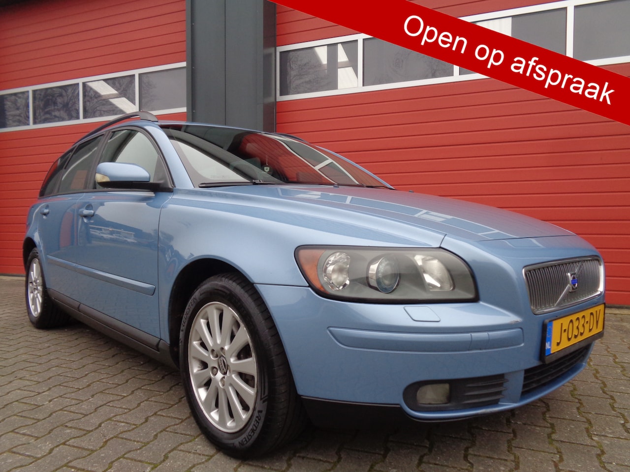 Volvo V50 - 2.5 T5 Momentum 221PK Clima Cruise LMV Trekhaak - AutoWereld.nl