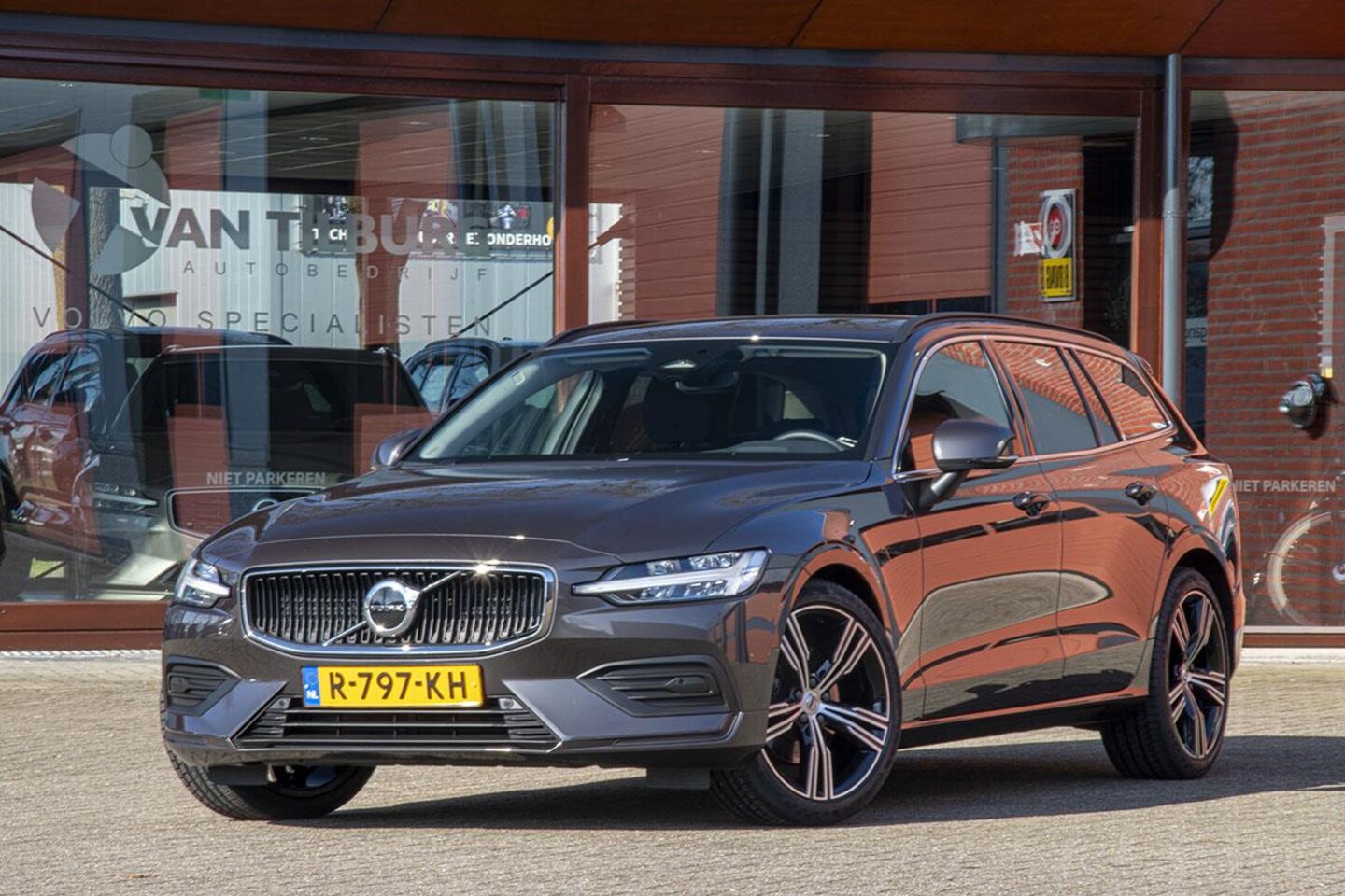 Volvo V60 - 2.0 B3 MILD HYBRID CORE GOOGLE - AutoWereld.nl