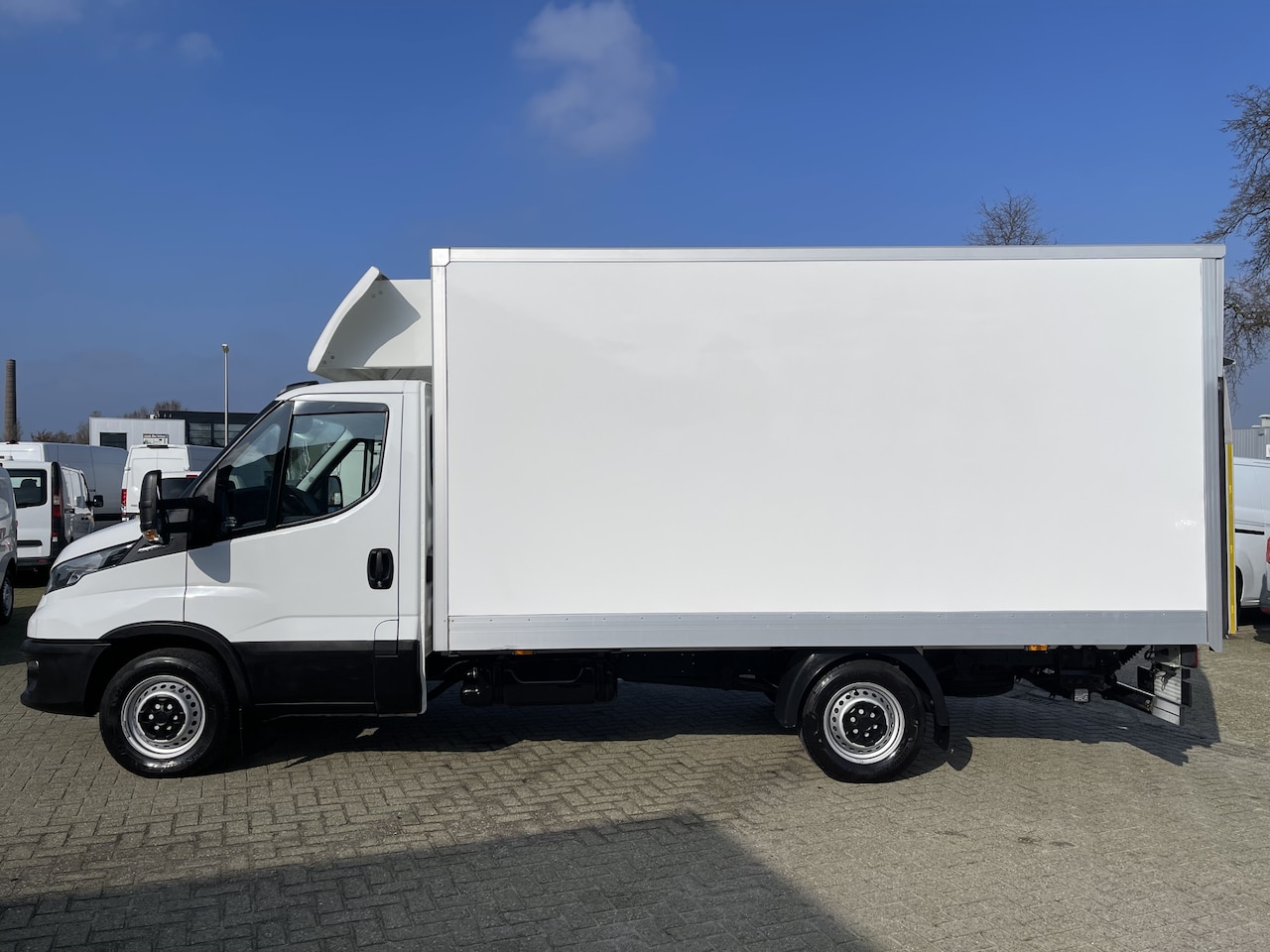 Iveco Daily - 35S14 Himatic 5 traps automaat / bakwagen met laadklep / rijklaar € 30.950 ex btw / lease - AutoWereld.nl