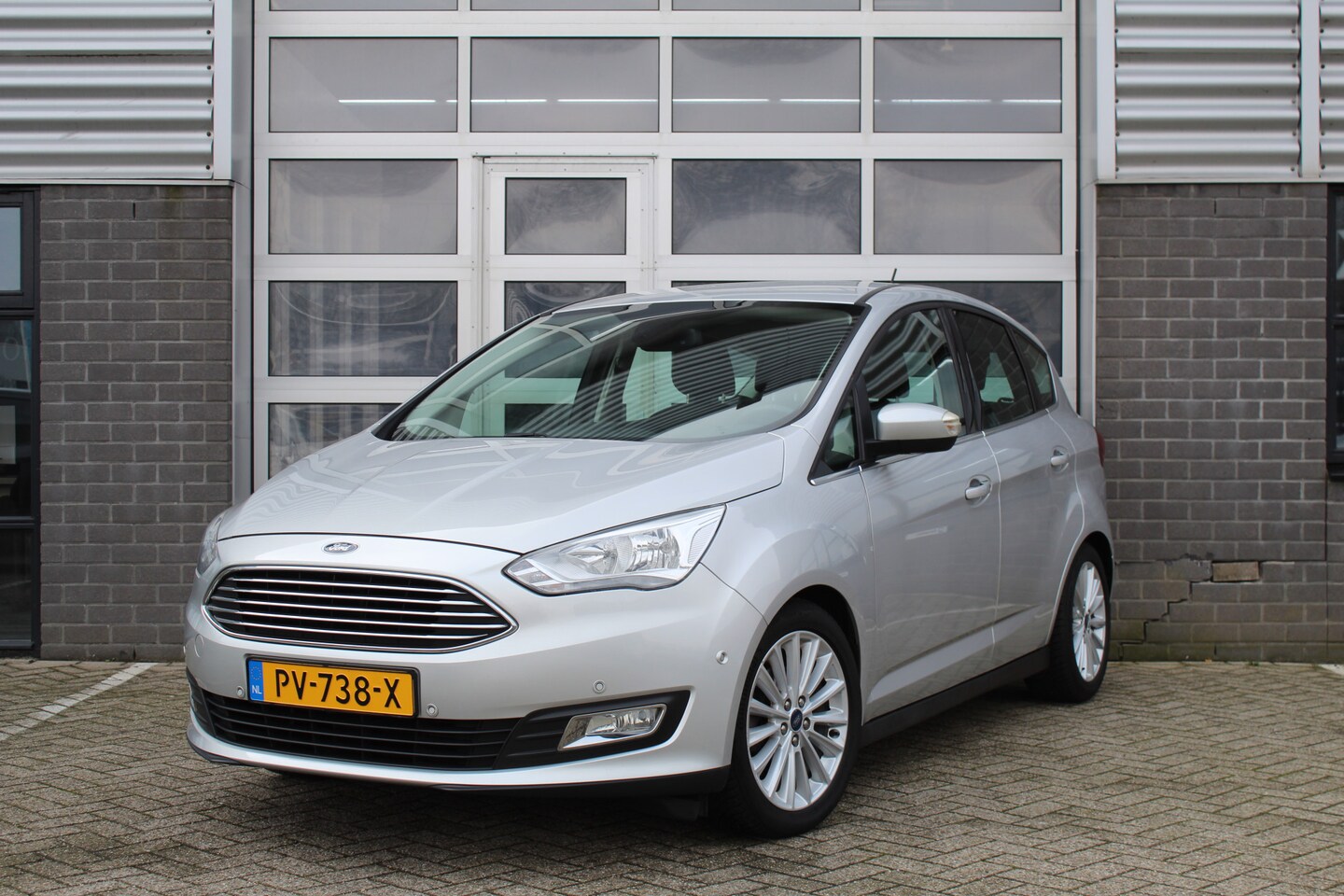 Ford C-Max - 1.0 Titanium / Navigatie / Keyless / Trekhaak / N.A.P. - AutoWereld.nl