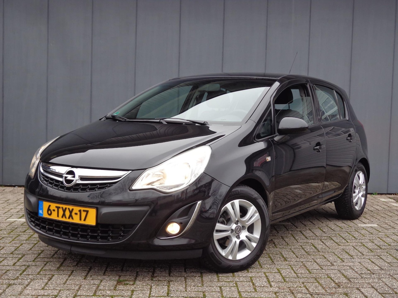 Opel Corsa - 1.2-16V Berlin 5 Deurs,i.z.g.st,Airco,Cruise Controle,Sportvelgen - AutoWereld.nl