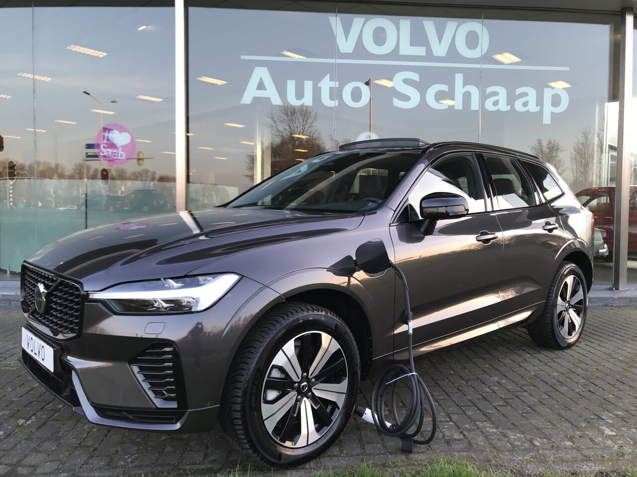 Volvo XC60 - 2.0 T6 Long Range AWD Plus Dark Automaat | Rijklaar incl 12 mnd Bovag | 1/2 tarief Panoram - AutoWereld.nl