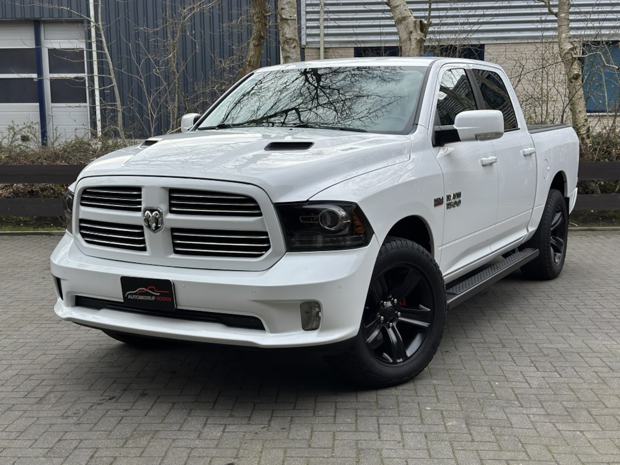 Dodge Ram 1500 - 4X4 SPORT 5.7 V8 LPG LAGE BIJTELLING - AutoWereld.nl