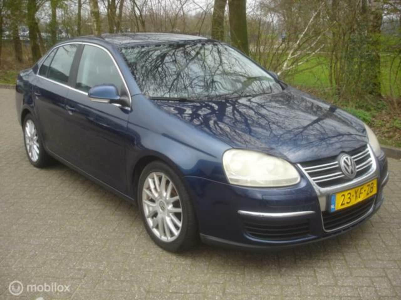 Volkswagen Jetta - 1.6 FSI Comfortline 6 bak - Cruise - Airco - AutoWereld.nl