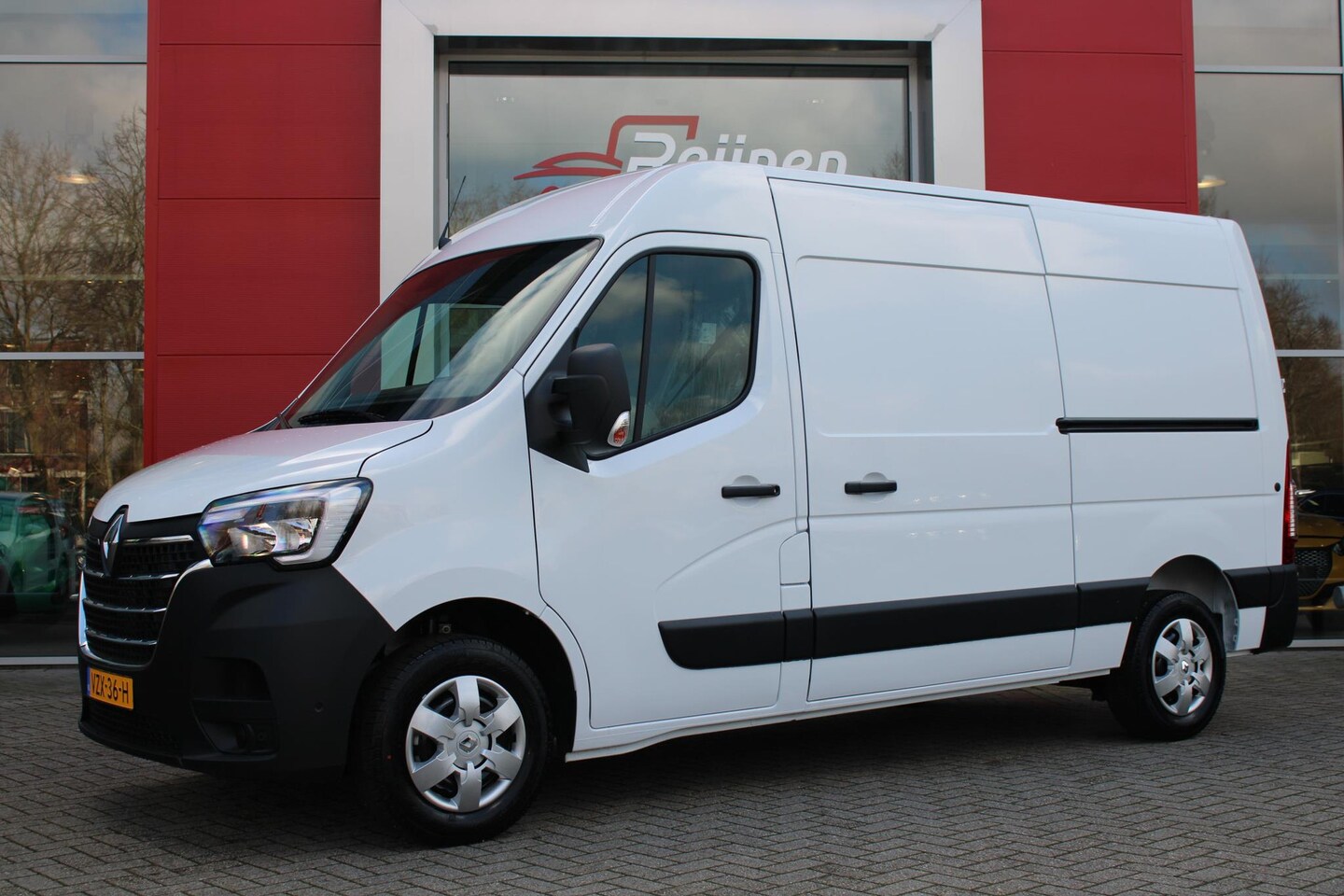 Renault Master - T35 2.3 dCi 180PKAUTOMAAT L2H2 WORK EDITION 3 Z | LINKER ZIJSCHUIFDEUR | TREKHAAK | NAVIGA - AutoWereld.nl