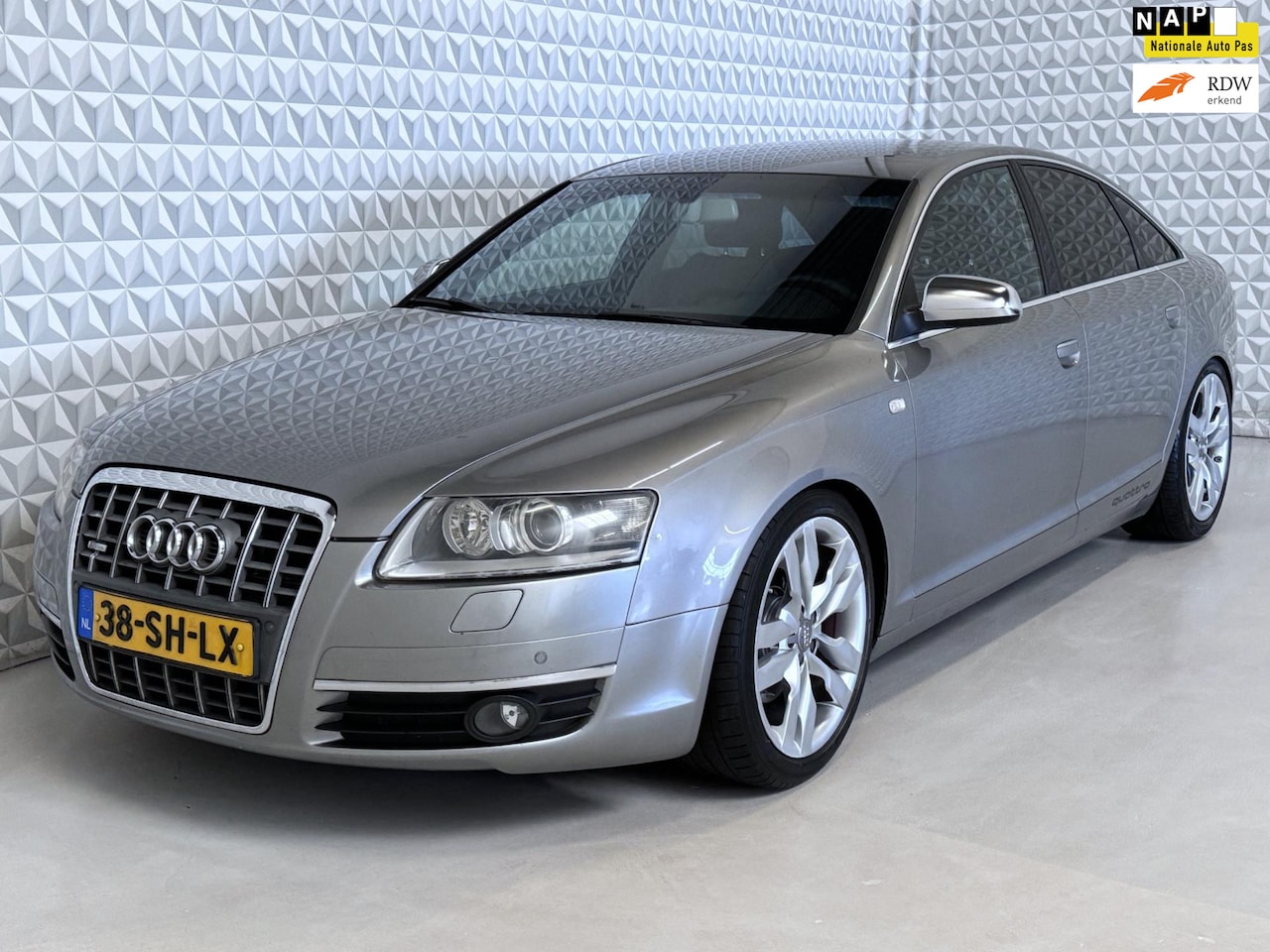 Audi A6 Limousine - 3.2 FSI quattro Pro Line / S6 Uitgevoerd! (2006) - AutoWereld.nl