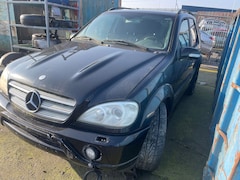 Mercedes-Benz M-klasse - 400 CDI / EXPORT / ONLY FOR PARTS / ENGINE AND GEARBOX OKE