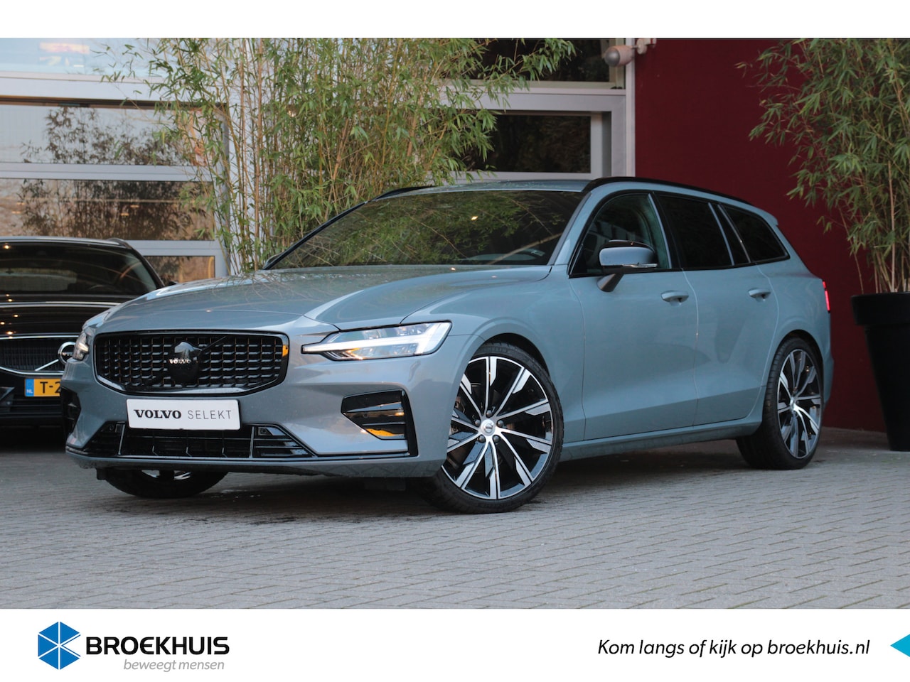 Volvo V60 - B3 Automaat Plus Dark | Black Pack | Pilot Assist | Harman/Kardon | Camera | 20" velgen - AutoWereld.nl