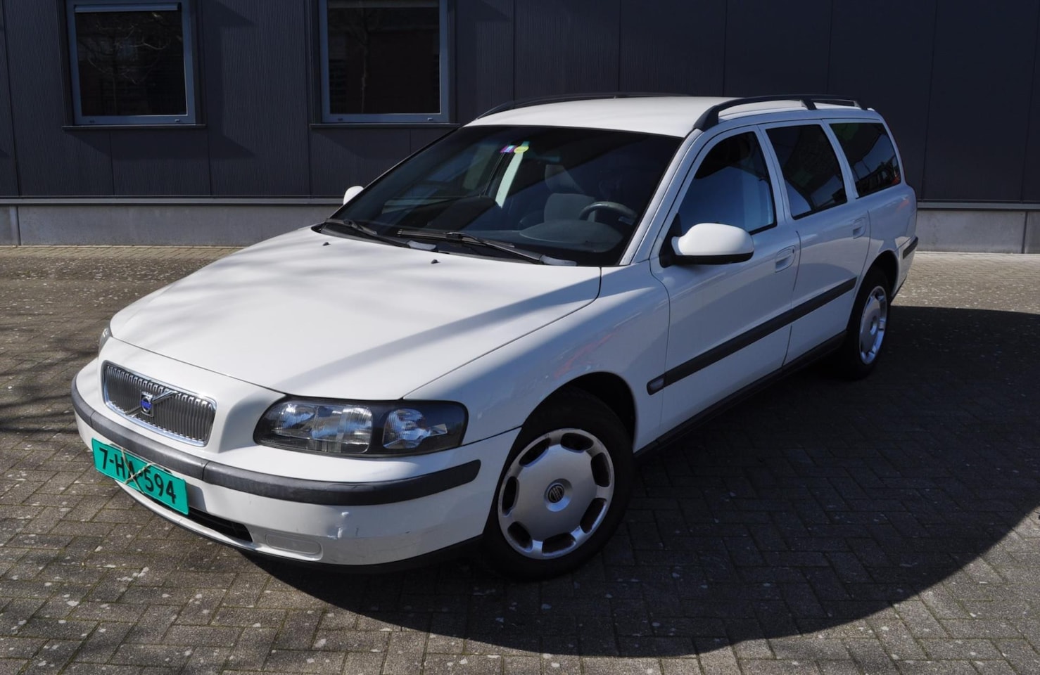 Volvo V70 - 2.4 Comfort Line 2.4 Comfort Line, nieuwe koppeling, netto € 3.100 - AutoWereld.nl