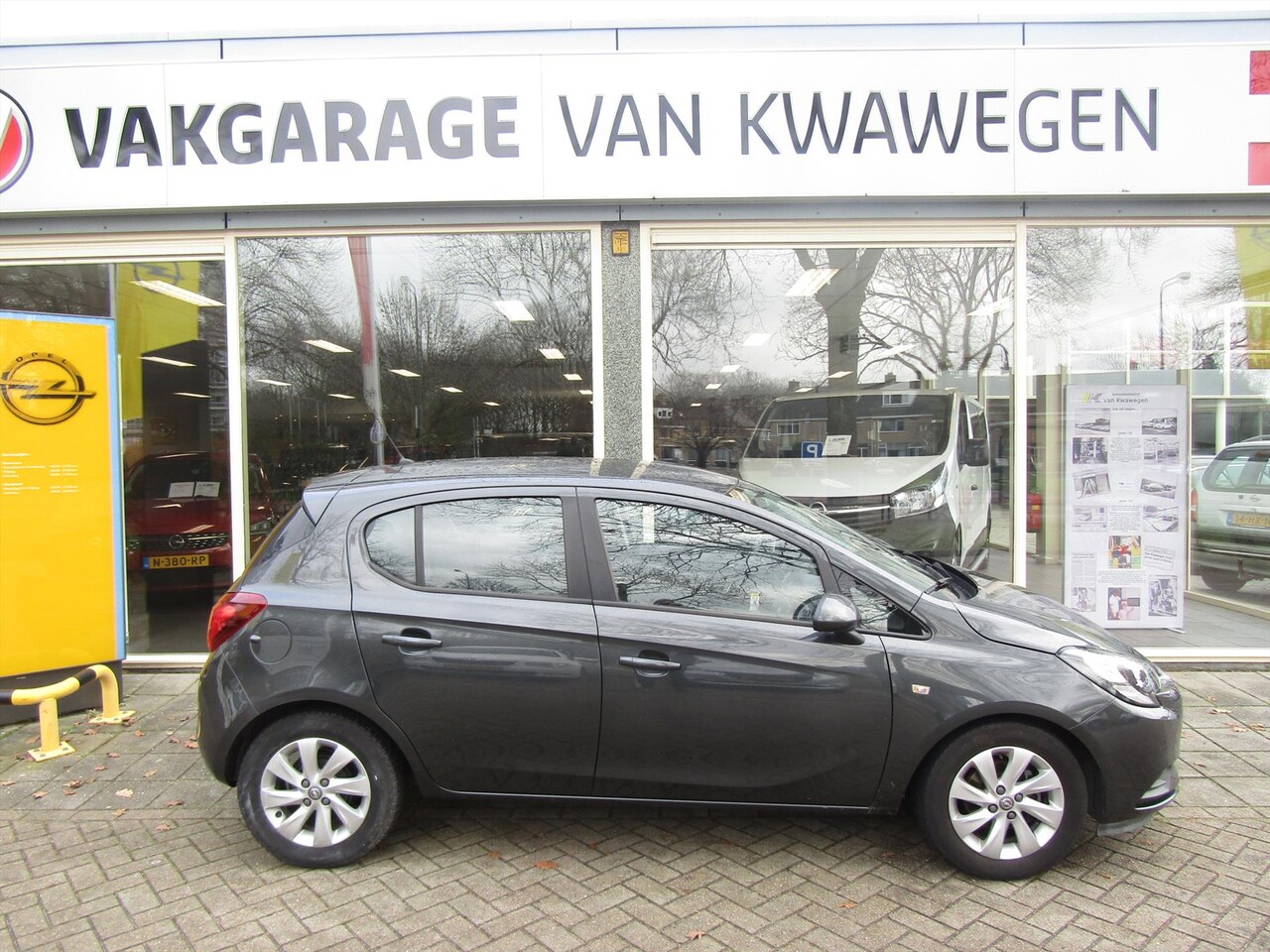 Opel Corsa - 1.2 EDITION AIRCO L.M. VELGEN BLUETOOTH - AutoWereld.nl