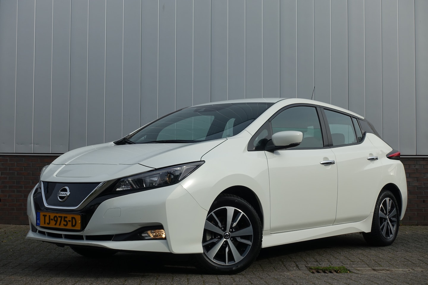 Nissan LEAF - Acenta 40 kWh Na subsidie € 12500 - AutoWereld.nl