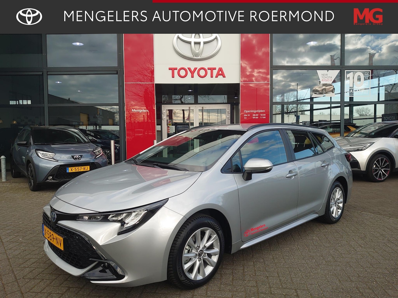 Toyota Corolla Touring Sports - Touring Sports 1.8 Hybrid Active | All-season banden | DEMO - AutoWereld.nl