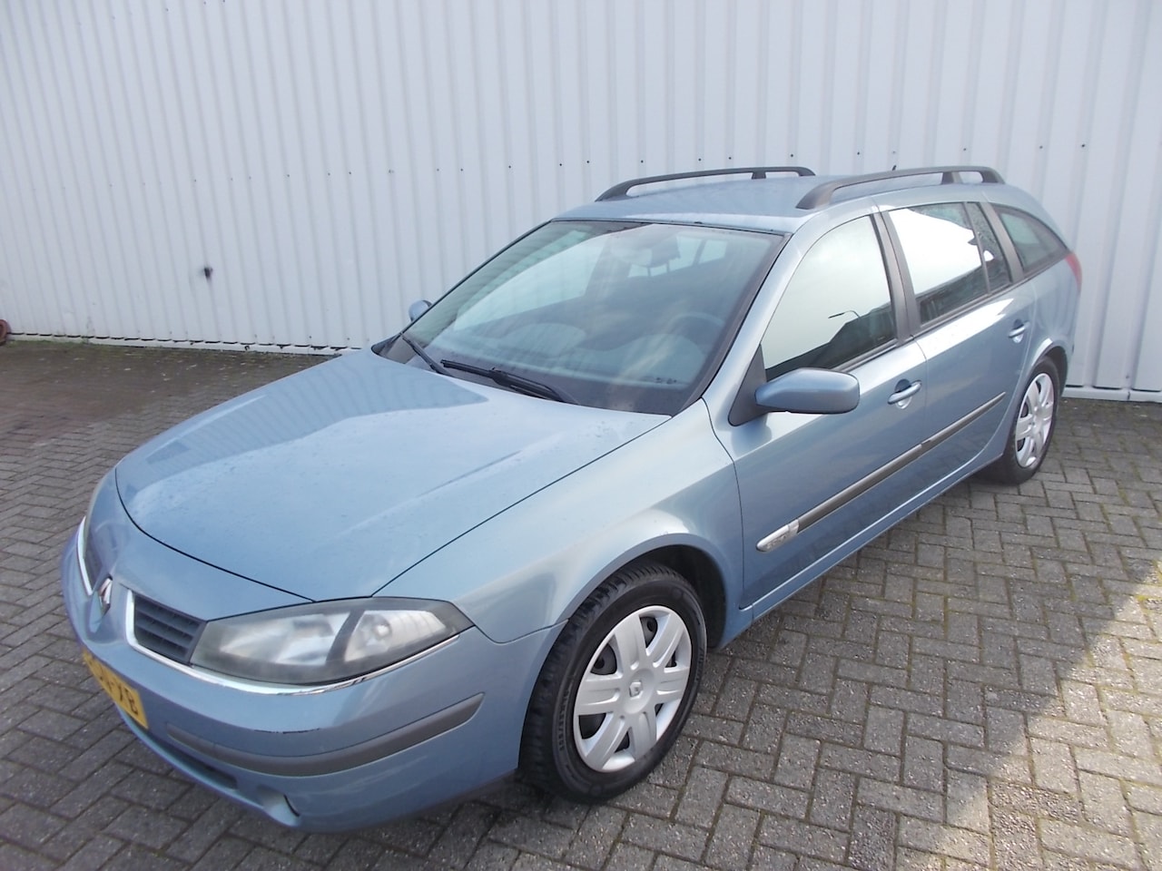 Renault Laguna Grand Tour - 2.0-16V Business LPG G3 ( APK 23-05-2024 ) - AutoWereld.nl