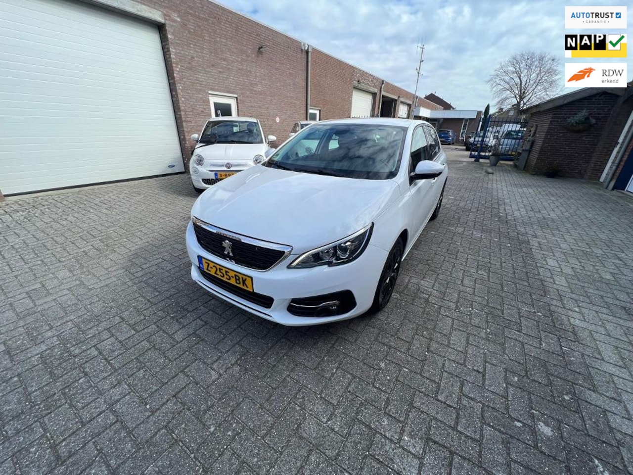 Peugeot 308 - 1.2 PureTech Allure Avantage AUTOMAAT NIEUWSTAAT - AutoWereld.nl