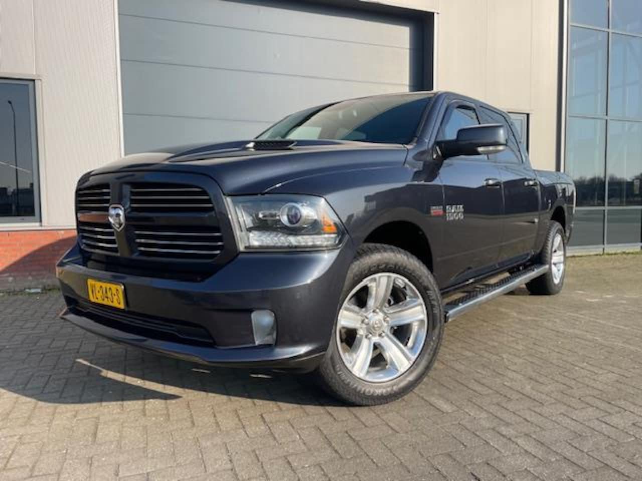 Dodge Ram 1500 - 5.7 V8 Crew Cab 6'4 Sport Rambox - AutoWereld.nl