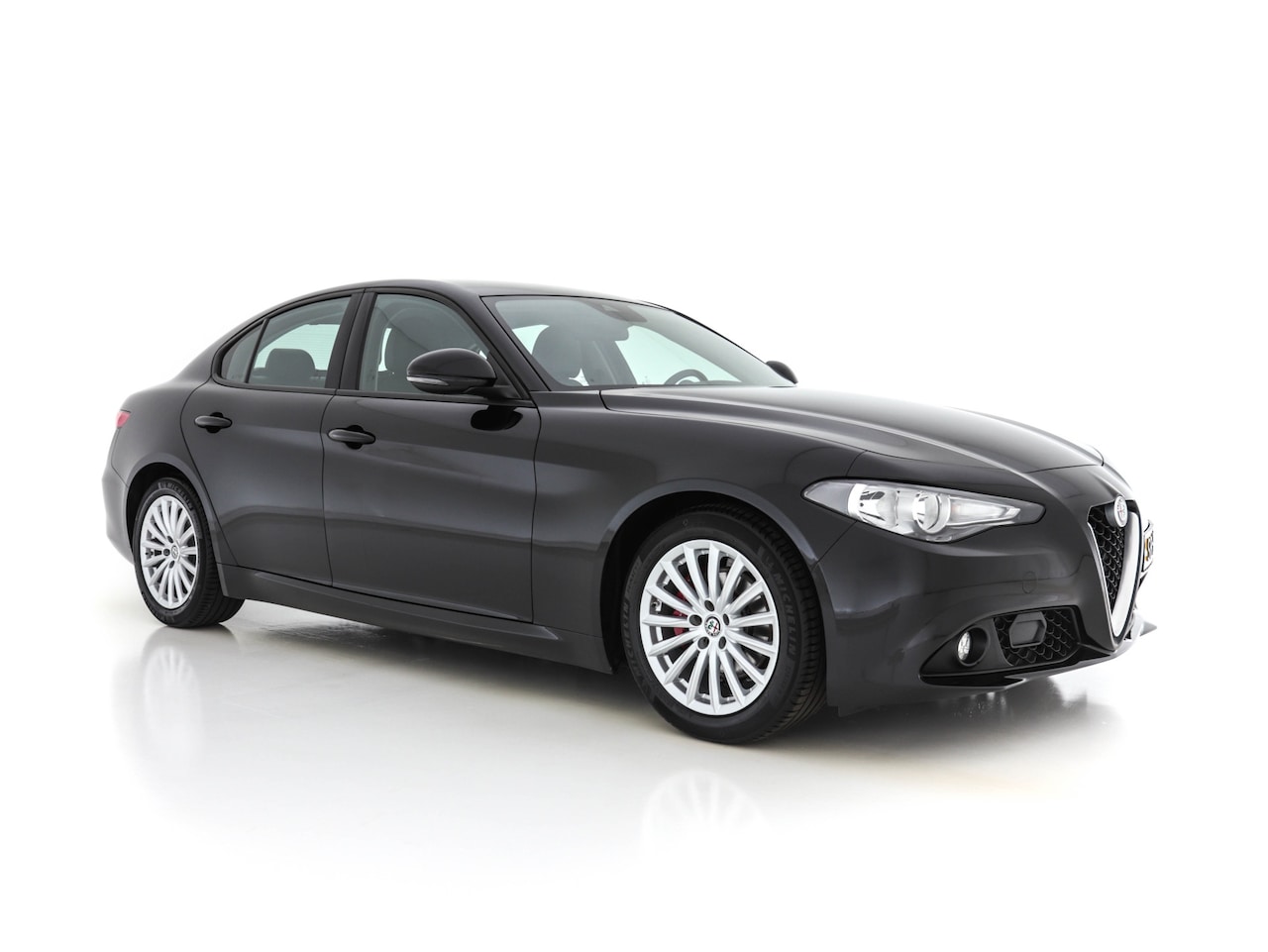 Alfa Romeo Giulia - 2.0T Super Black-Line 200 Pk Aut. *NAVI-FULLMAP | 1/2-LEDER | DAB | ECC | PDC | CRUISE*. - AutoWereld.nl