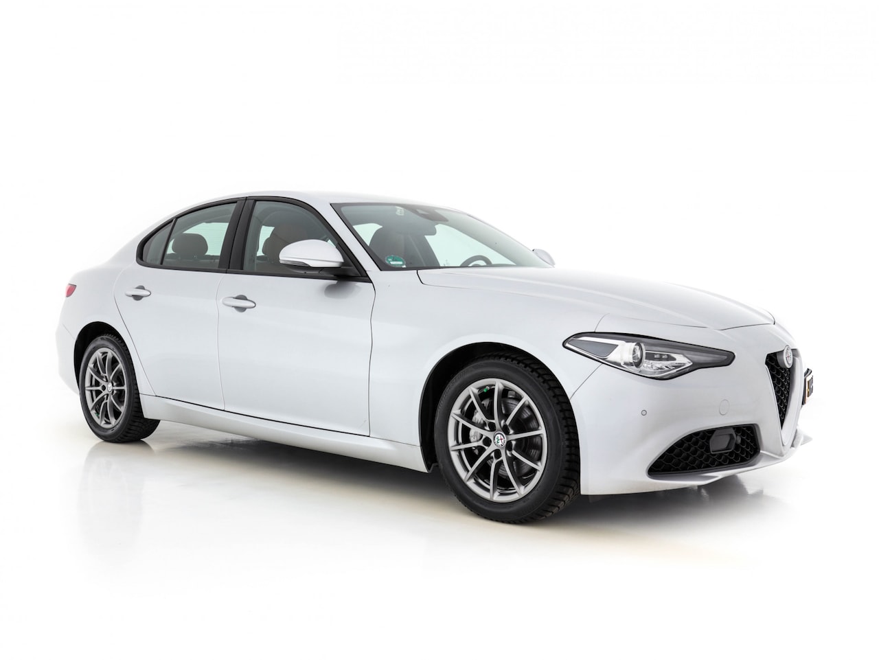 Alfa Romeo Giulia - 2.2 Aut. *BI-XENON | NAVI-FULLMAP | 1/2 LEDER | PDC | ECC | CRUISE | DAB | APP.CONNECT * - AutoWereld.nl