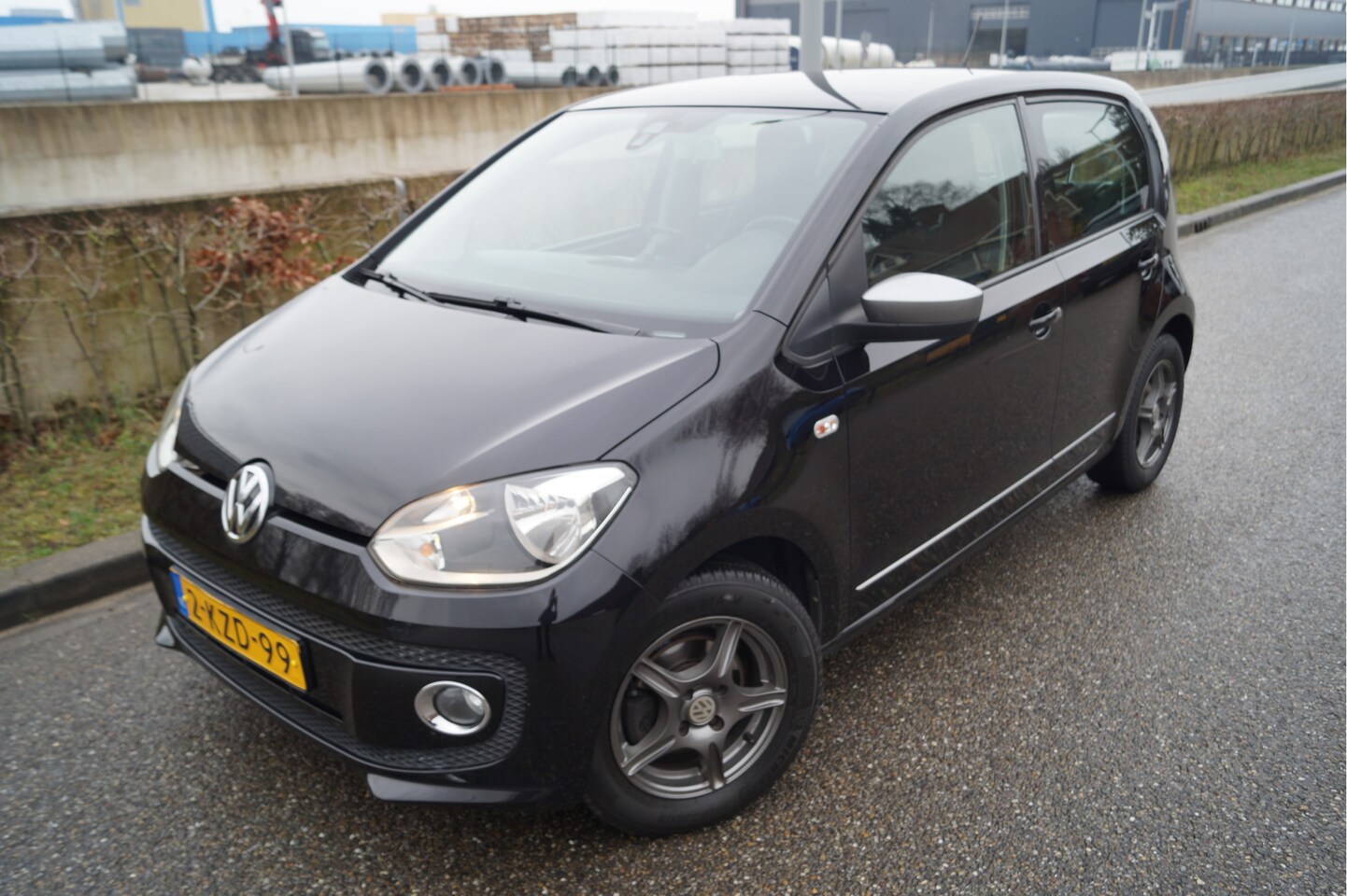 Volkswagen Up! 1.0 cheer up Navi Allseason banden 2013 Benzine Occasion te koop op