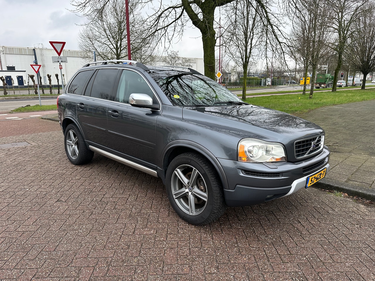 Volvo XC90 - 3.2 Executive R-LINE, NL-AUTO, NAP, YOUNGTIMER, LAGE KM, 7-ZITS, TREKHAAK, TOPSTAAT! - AutoWereld.nl