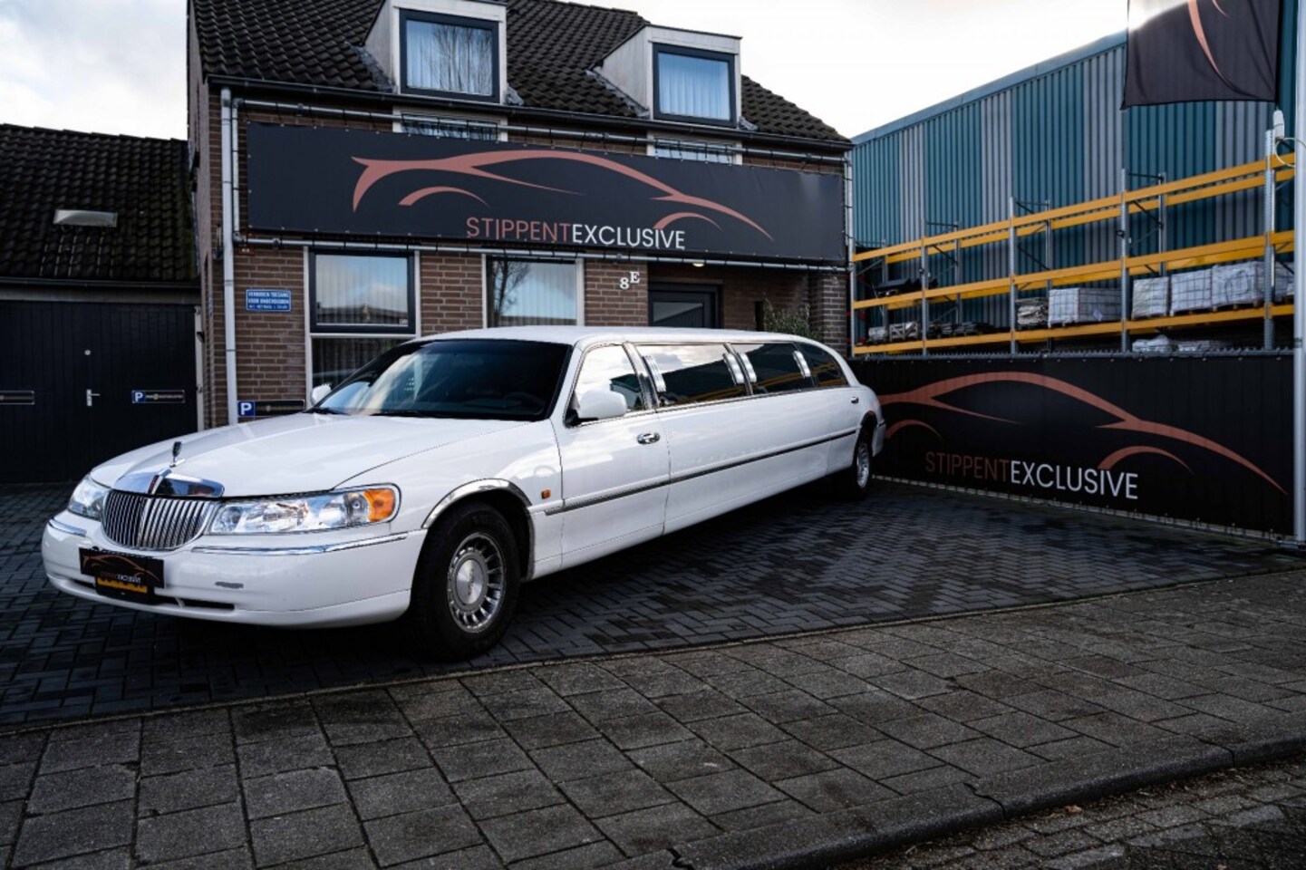 Lincoln Town Car - 4.6 SIGNATURE LIMOSINE MET EXTREEM GELUID!! - AutoWereld.nl