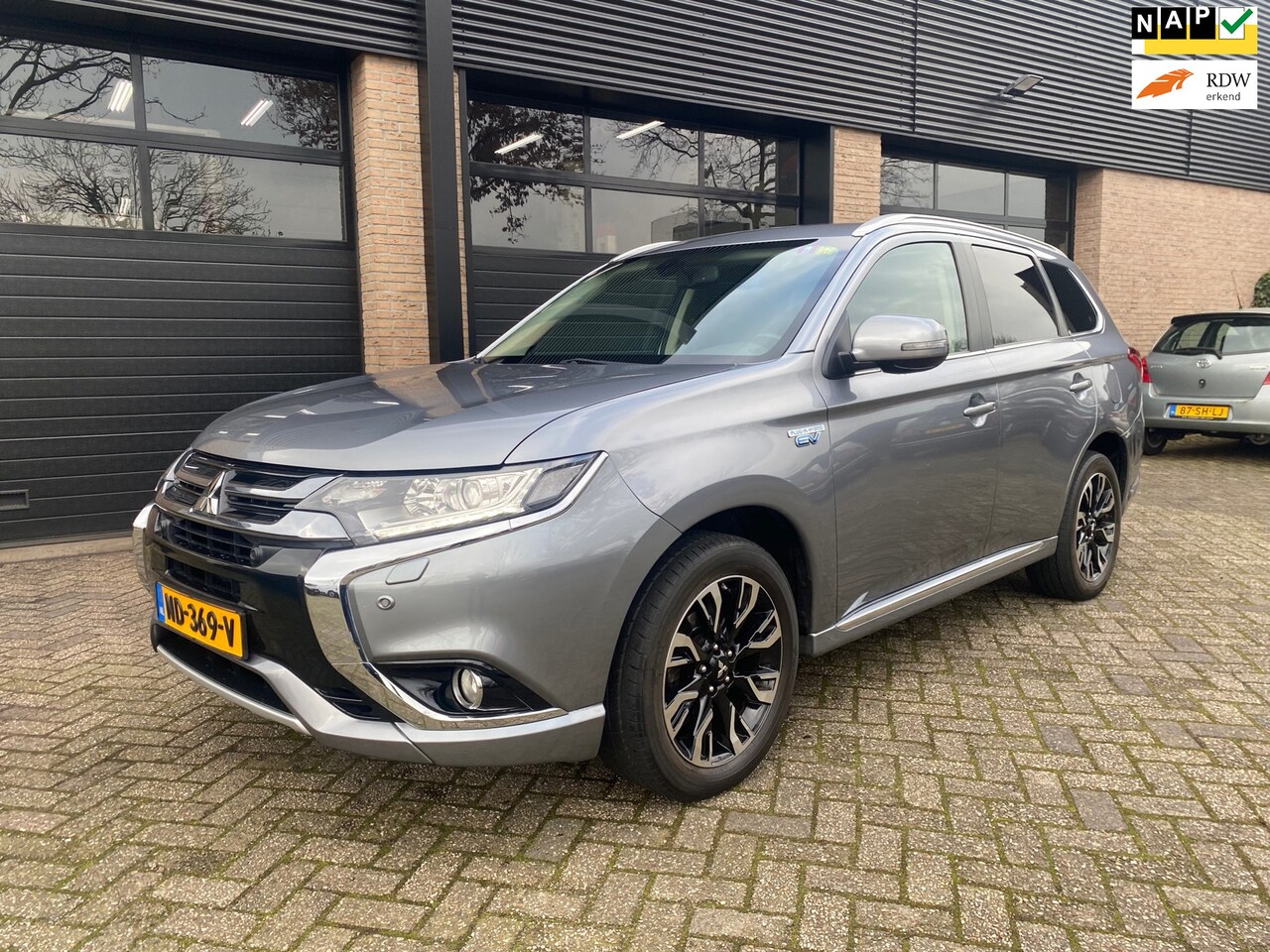 Mitsubishi Outlander - 2.0 PHEV Executive Edition 2.0 PHEV Executive Edition - AutoWereld.nl