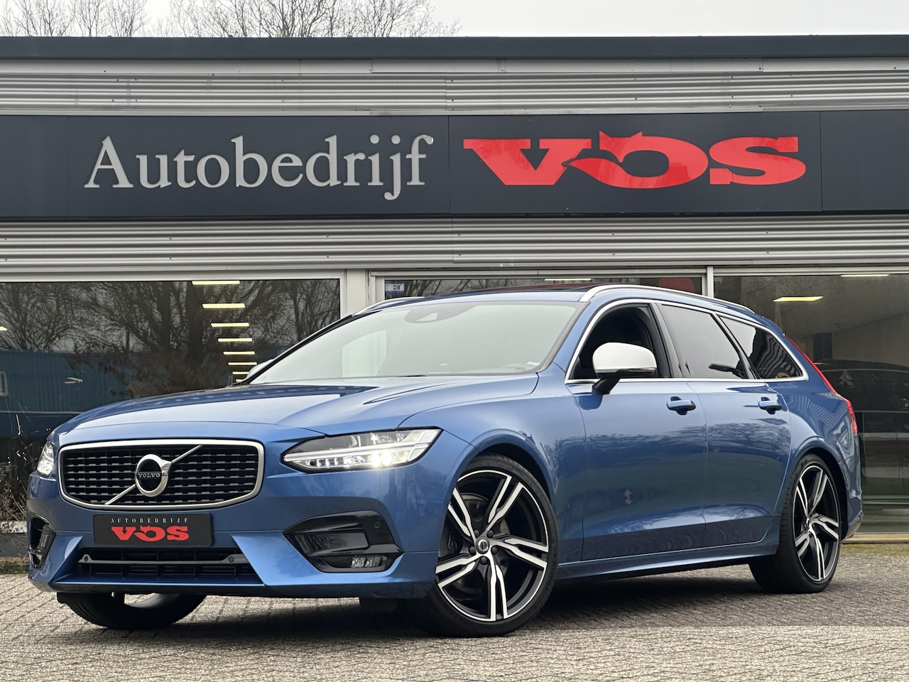 Volvo V90 - 2.0 T4 R-Design | Panodak | 20" lm | Memory | H&K | HUD - AutoWereld.nl