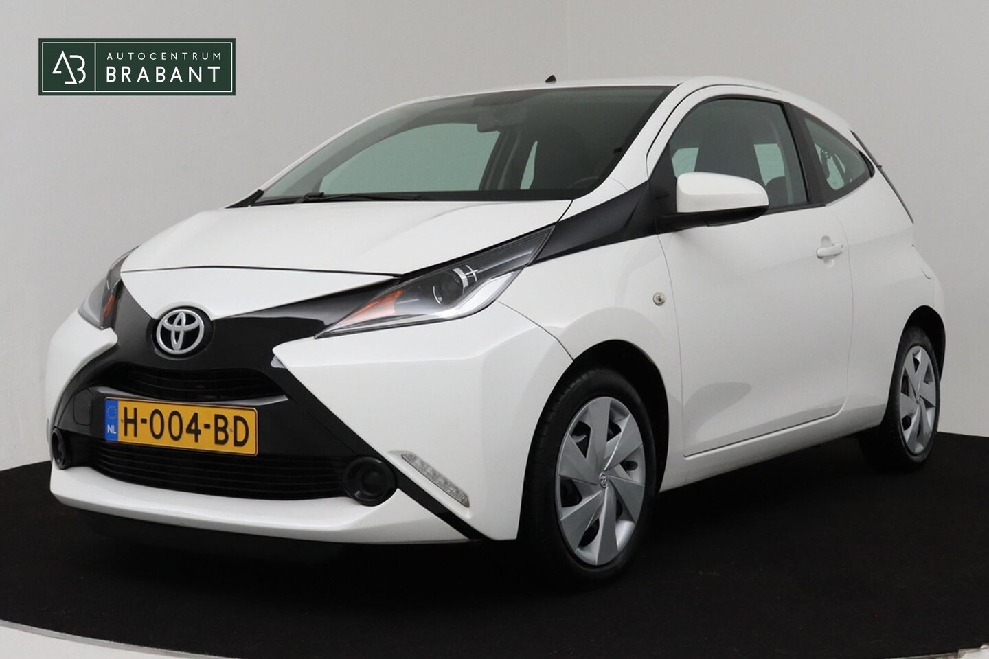 Toyota Aygo - 1.0 VVT-i x-play 1.0 VVT-i x-play - AutoWereld.nl