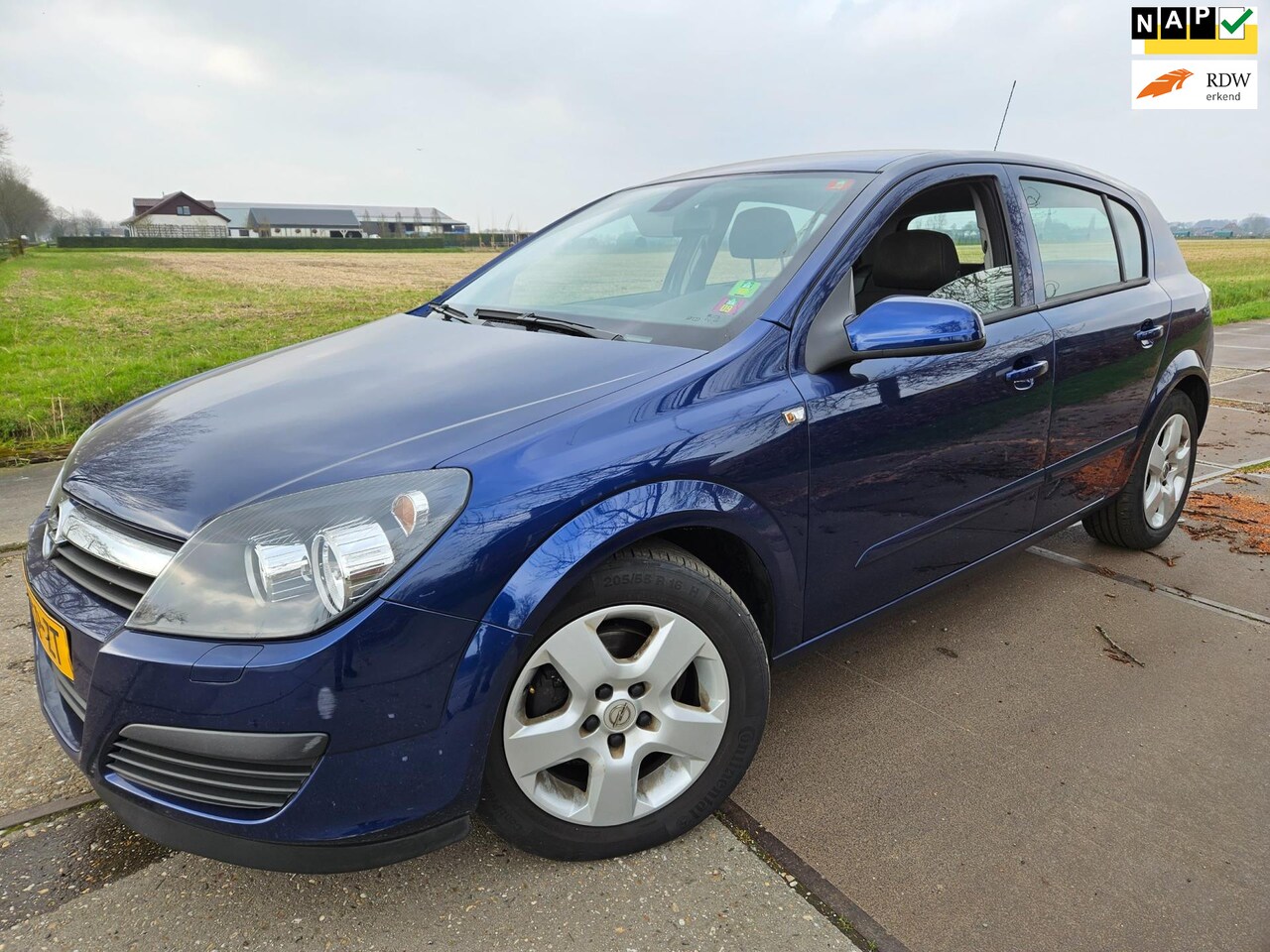 Opel Astra - 1.6 Edition/ automaat/ aangepast voor invalide mensen - AutoWereld.nl