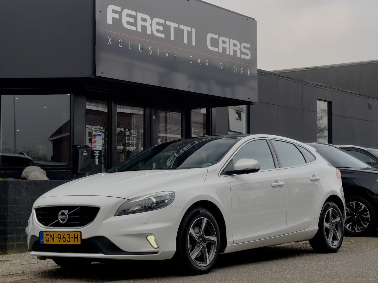 Volvo V40 - 2.0 D2 R-DESIGN PANODAK LEDER NAVI LED LMV PDC - AutoWereld.nl