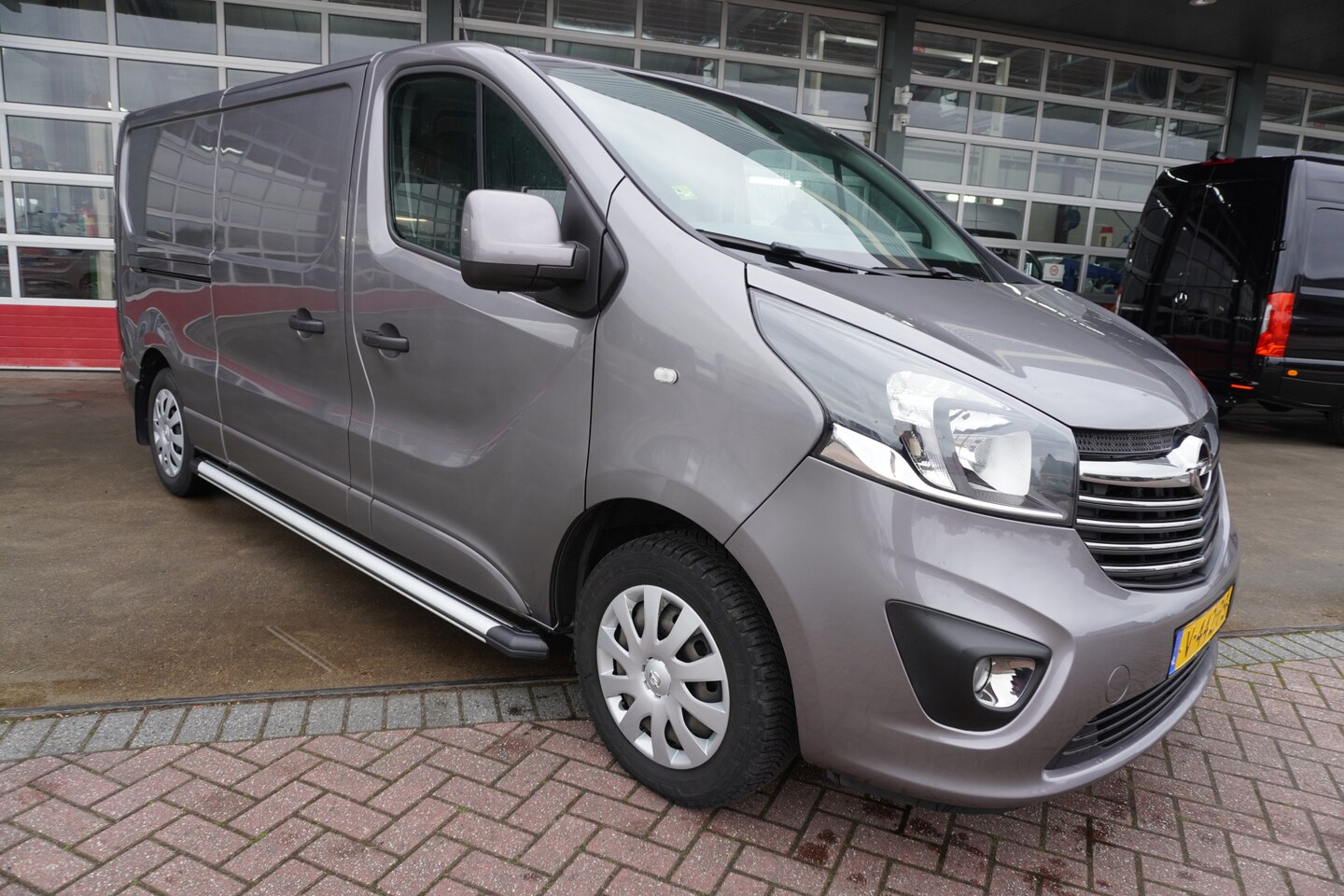 Opel Vivaro - 1.6 CDTI L2H1 Sport EcoFlex Airco/Cruise/Navi/Camera - AutoWereld.nl