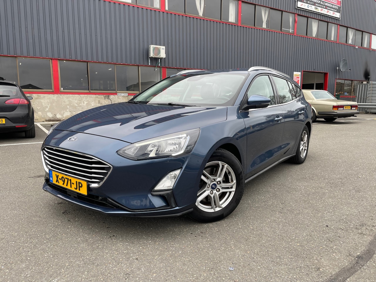 Ford Focus Wagon - 1.0 EcoBoost Vignale / LAGE KM / NAVI / CRUISE - AutoWereld.nl