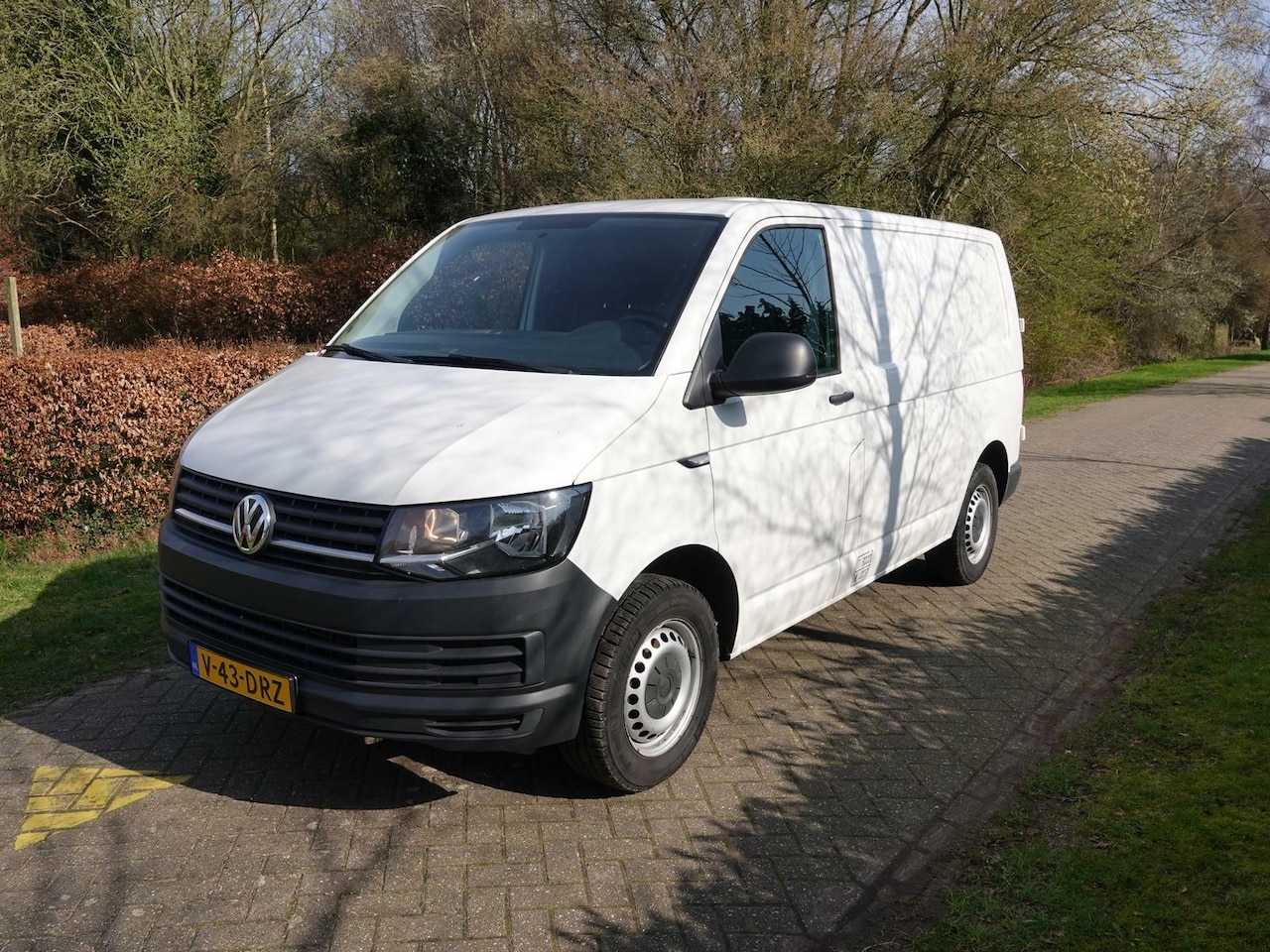 Volkswagen Transporter - L1H1, GVW 3000kg, weinig km's, met OH - AutoWereld.nl