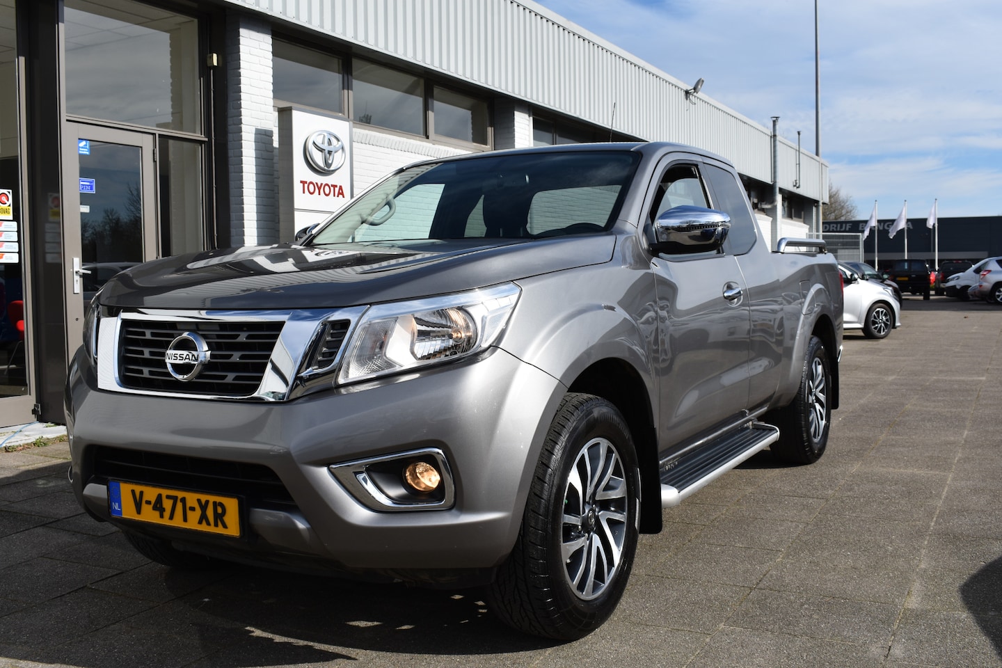 Nissan Navara - 2.3 dCi N-Connecta King Cab Climate controle Navigatie Achteruitrijcamera Trekhaak - AutoWereld.nl