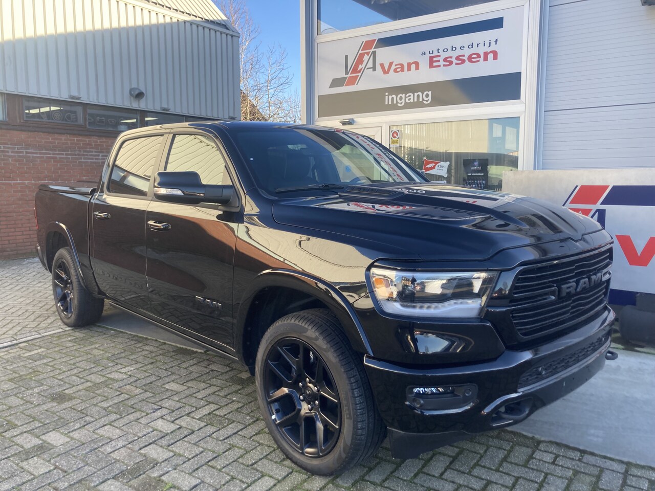 Dodge Ram 1500 - Laramie night edition Crew cab Harman cardon, luchtvering panorama dak Exta Bosch car sele - AutoWereld.nl