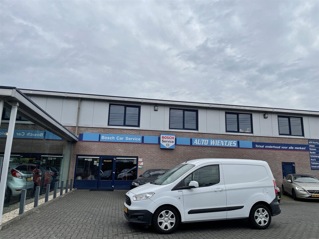 Ford Transit Courier - 1.5 TDCI 55KW TREND | AIRCO - AutoWereld.nl