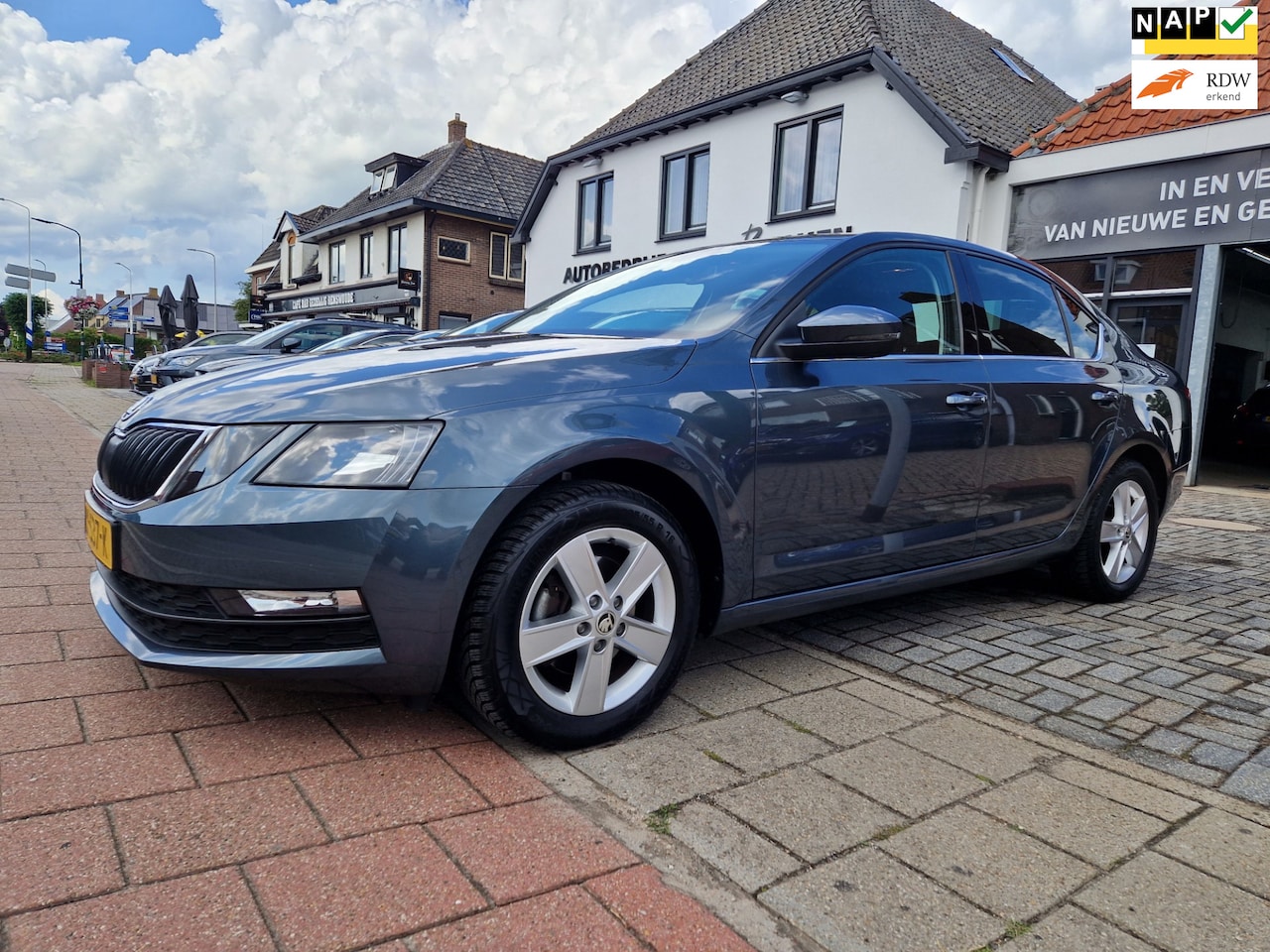 Skoda Octavia - 1.0 TSI Greentech Ambition Business 1.0 TSI Greentech Ambition Business, Navigatie,L.M.Velgen,Parkeersensoren - AutoWereld.nl