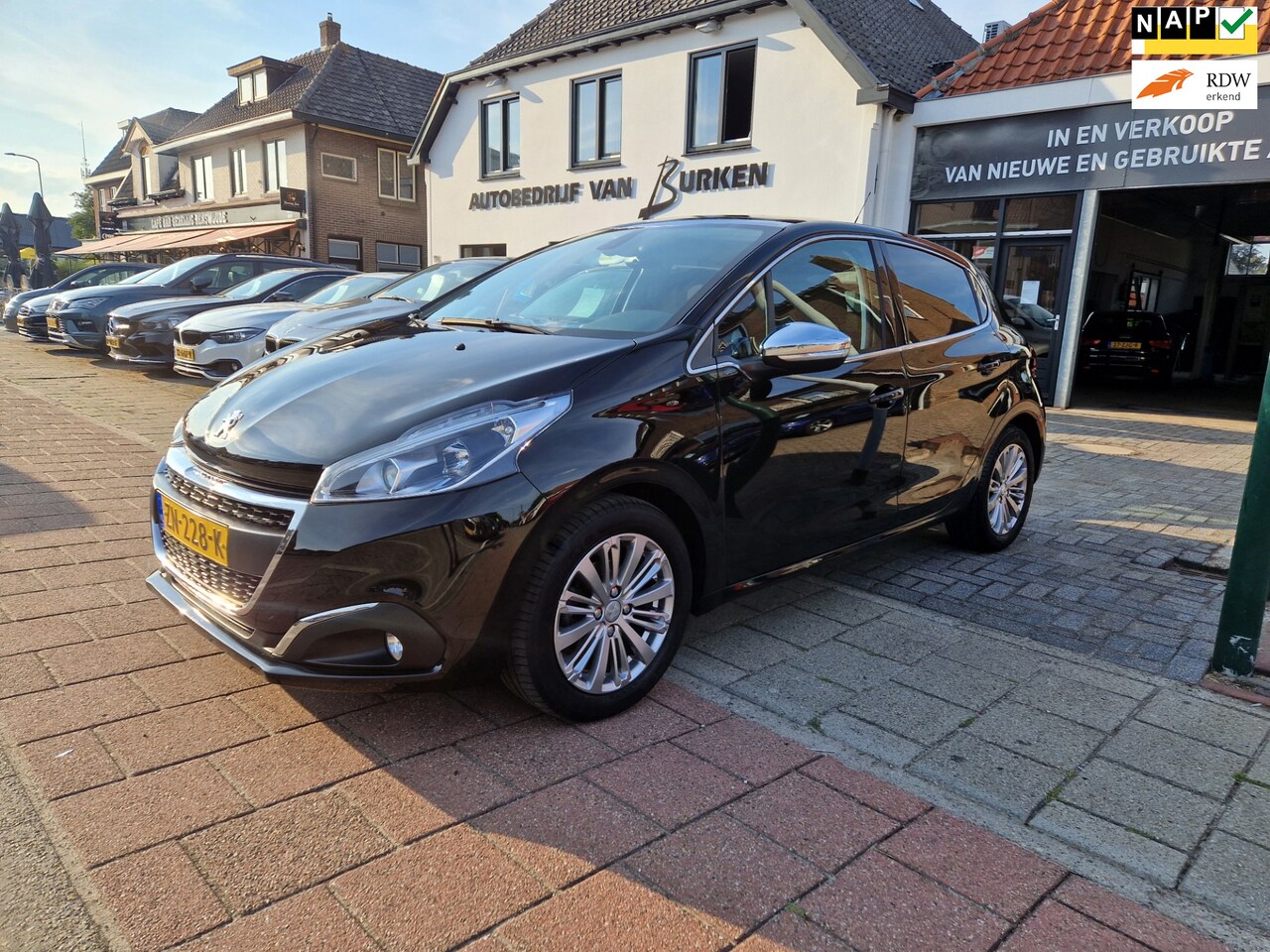 Peugeot 208 - 1.2 PureTech Blue Lease Allure 1.2 PureTech Blue Lease Allure, Panoramdak,Navigatie,Cruise control,Climate control - AutoWereld.nl