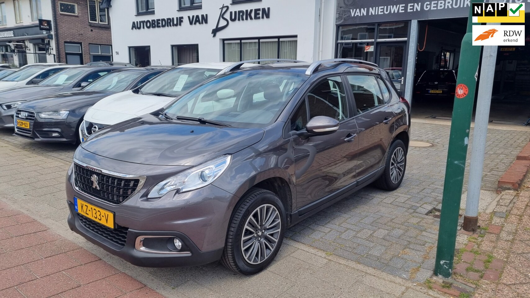 Peugeot 2008 - 1.2 PureTech Blue Lion 1.2 PureTech Blue Lion, Navigatie,Trekhaak,Airco,Cruise control, - AutoWereld.nl