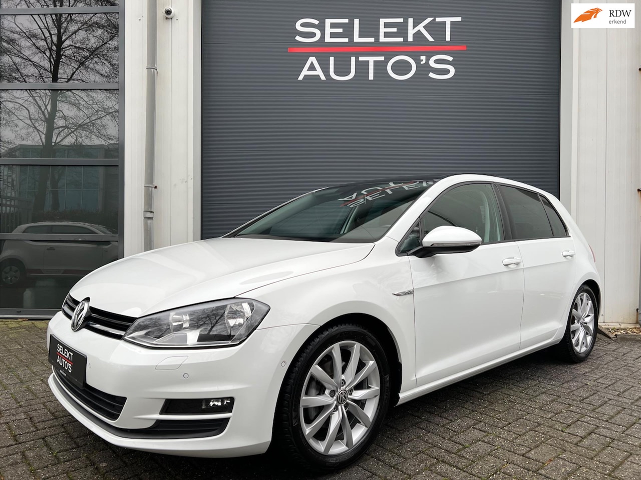 Volkswagen Golf - 1.2 TSI CUP Panoramadak/Climate/Cruise/Navigatie/Stoelverwarming/17 Inch/Elekt Ramen/Elekt - AutoWereld.nl