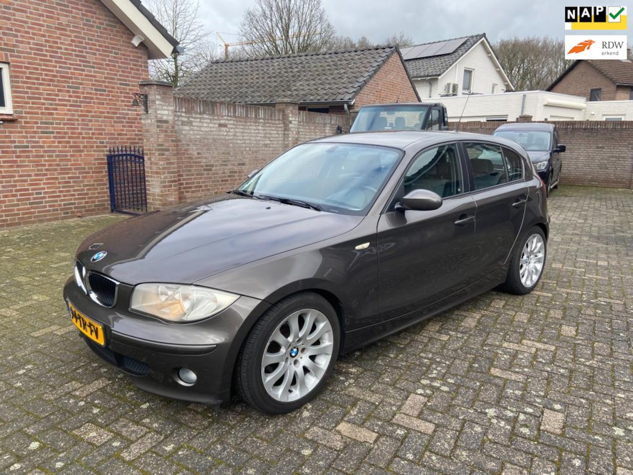 BMW 1-serie - 118i Business Line zeer mooi airco/cruis/pd. 194477 km Nap apk 11-2023 - AutoWereld.nl