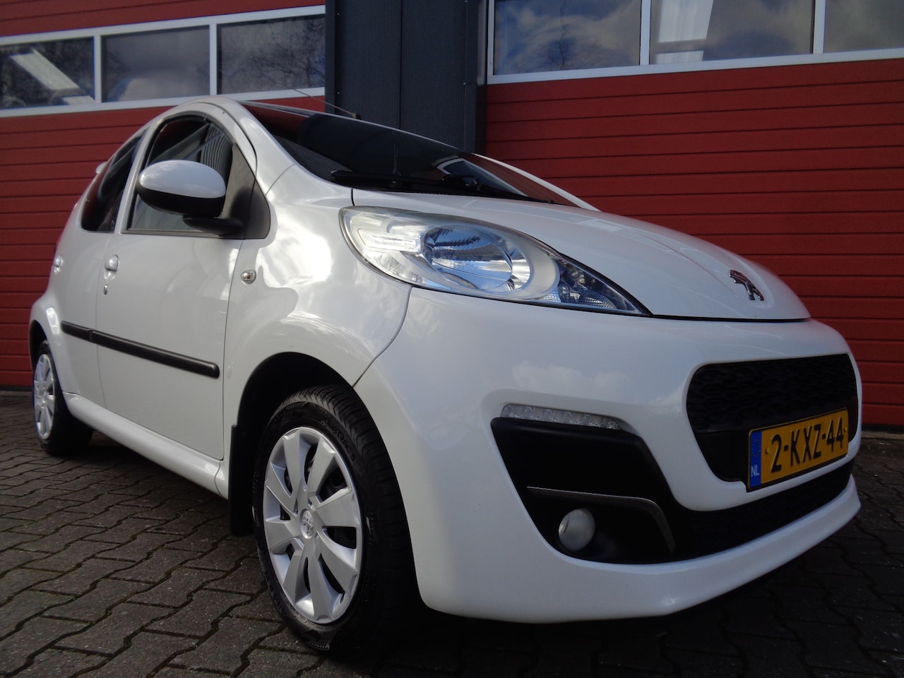 Peugeot 107 - 1.0 Active FACELIFT LED Airco Toerenteller CV 5DEURS NL-Auto - AutoWereld.nl