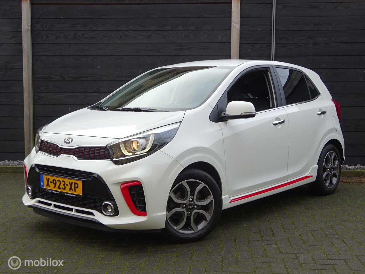 Kia Picanto - 1.0 GT-Line FM nav / Clima / LM / Leder / camera / 43.850 KM 2e eig. - AutoWereld.nl