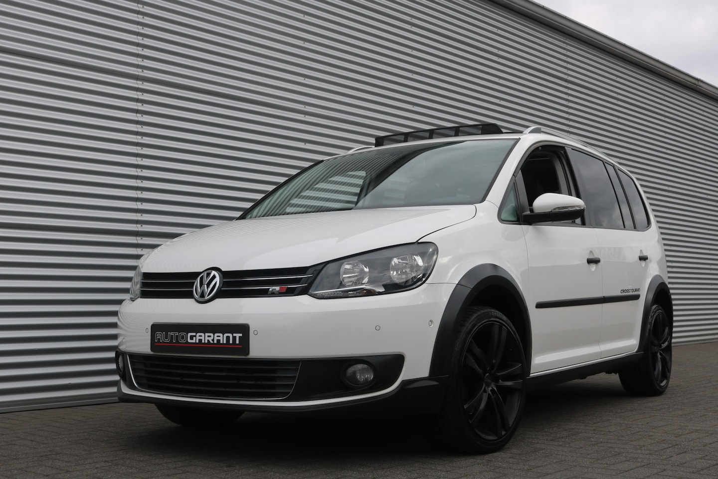 Volkswagen Touran - 1.4 TSI Cross DSG (Panoramadak Leder Navi/Camera 18InchLMV Pdc V+A PrivacyGlass) - AutoWereld.nl