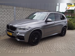 BMW X5 - M50D X Drive Autom Panodak Soft Close Head Up Navi 360 Camera Luchtvering Clima x PDC LMV