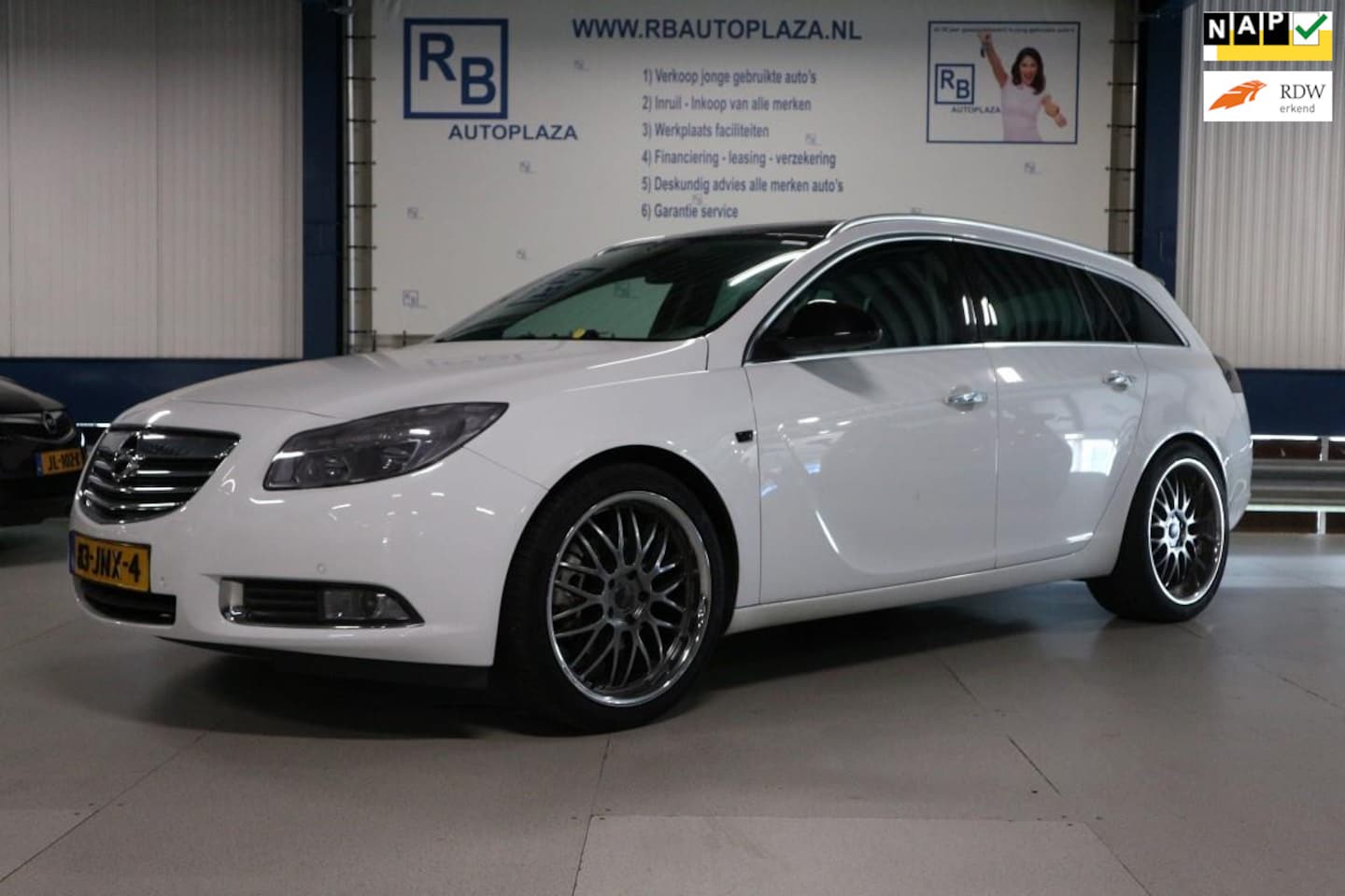 Opel Insignia Sports Tourer - 2.0 T Sport / PANO / CARPLAY / 18 INCH / LEES TEKST ! - AutoWereld.nl