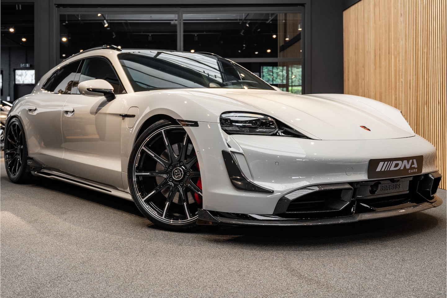 Porsche Taycan Sport Turismo - Sport Turismo GTS BRABUS Achterasbesturing BOSE Taycan Sport Turismo GTS BRABUS Surroundvi - AutoWereld.nl