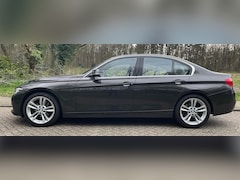 BMW 3-serie - 330e Luxury PHEV, Harman Kardon speakerset, sportstoelen, Apple CarPlay, navigatie professional etc.