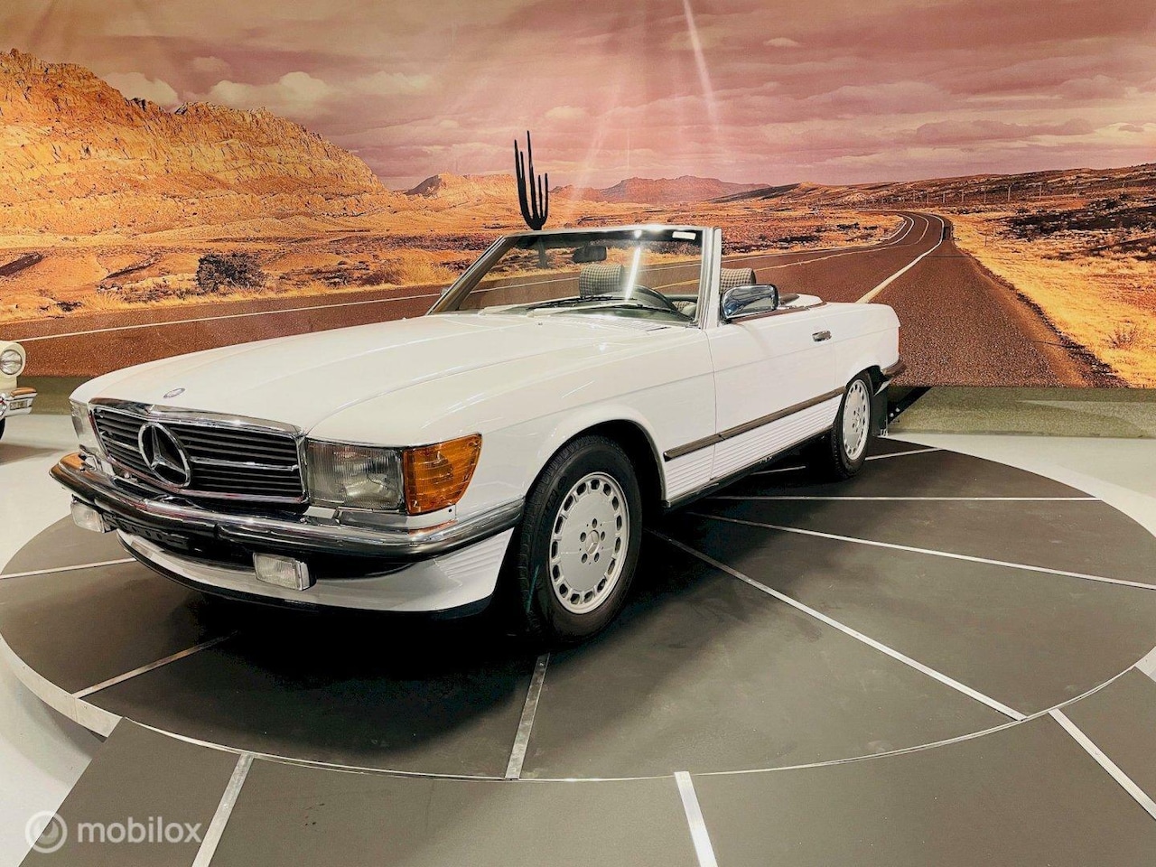 Mercedes-Benz 300-serie - W107 300SL CABRIOLET 2 TOPS MANUAL 5-SPEED - AutoWereld.nl