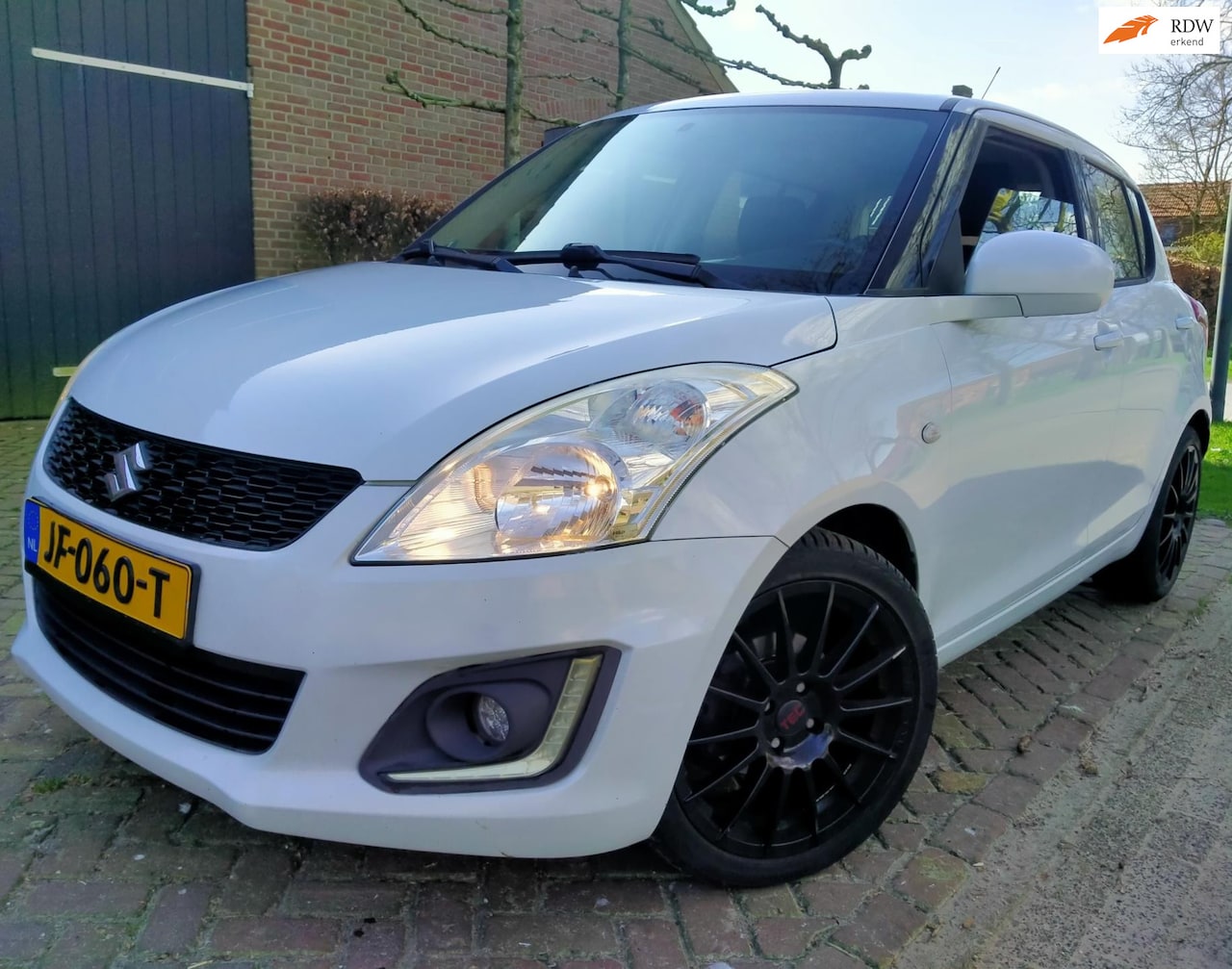 Suzuki Swift - 1.2 Comfort EASSS 5DRS / Airco/ APK 22-04-2025 - AutoWereld.nl